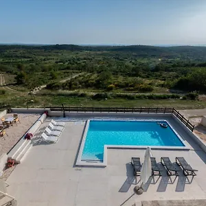 https://apartmani-niko-05.hotelinzadar.com
