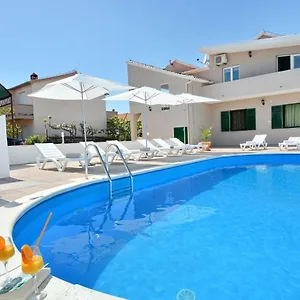 villa-allegro.hotelinzadar.com/